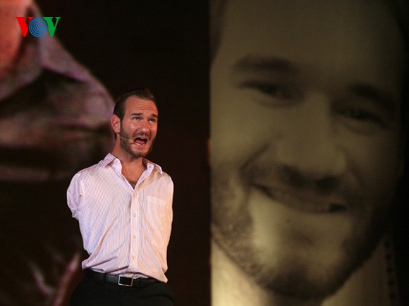 Nick Vujicic inspire les jeunes Vietnamiens - ảnh 5